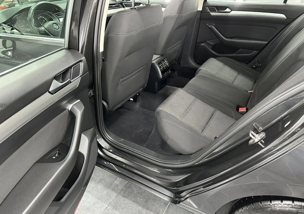 Volkswagen Passat cena 83500 przebieg: 126000, rok produkcji 2018 z Jasień małe 781